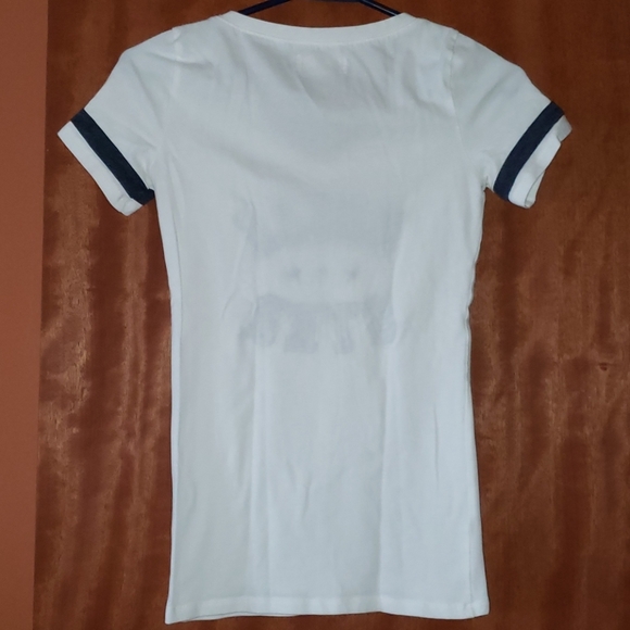 Like new!! Hollister V-neck Tee Shirt - Picture 3 of 4